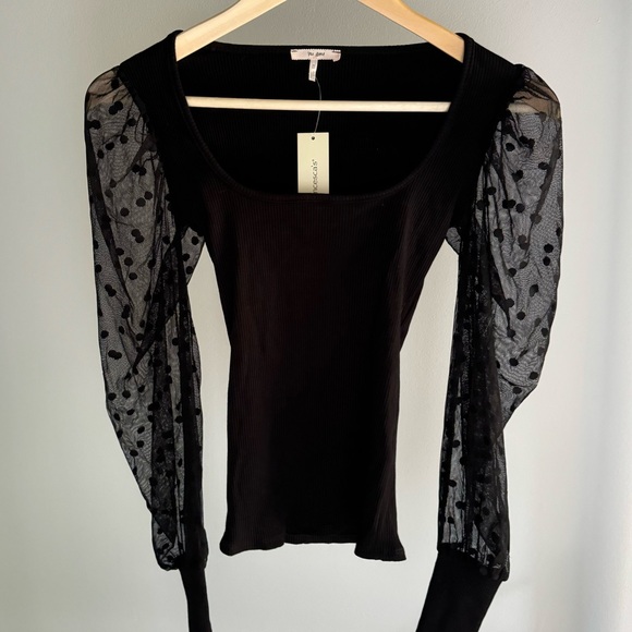 NWT Francesca’s Alexa Clip Dot Knit Top XS - Picture 2 of 5